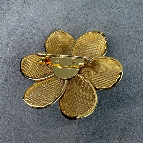 Vintage Gold Tone Wire & Mesh Flower Brooch 2" X 2" - Picture 4 of 5